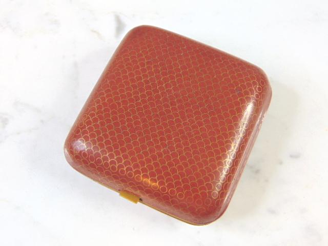 Vintage Chinese Floral Cloisonne Compact w/ Gold: A VINTAGE CHINESE FLORAL CLOISONNE COMPACT THAT MEASURES 3" BY 3". WHEN THIS WAS IMPORTED SOME YEARS AGO, CUSTOMS FOUND TRACES OF GOLD. SHIPPING AND HANDLING IS $10 WITHIN THE CONTINENTAL U.S.