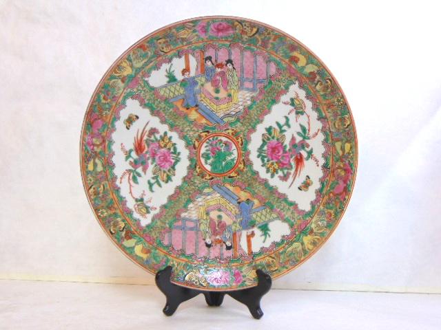 VINTAGE CHINESE FAMILLE ROSE MEDALLION CHARGER PLATE: VINTAGE ANTIQUE CHINESE FAMILLE ROSE MEDALLION CHARGER PLATE. CHARGER MEASURES ABOUT 16" IN DIAMETER, AND IS IN GREAT CONDITION. SHIPPING AND HANDLING IS $35 WITHIN THE CONTINENTAL US. ALL OTHER STATE