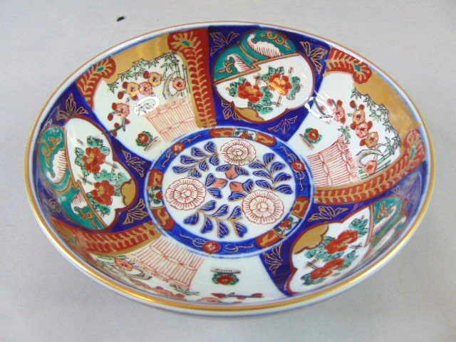 Antique Hand Painted Japanese Porcelain Imari Bowl: A BEAUTIFUL ANTIQUE HAND PAINTED JAPANESE IMARI BOWL. THE BOWL MEASURES 2 3/4" TALL BY 7 5/8" WIDE. CONDITION IS GOOD. ANY QUESTIONS PLEASE DO NOT HESITATE TO ASK. BE SURE TO CHECK OUT SOME OF OUR OTH