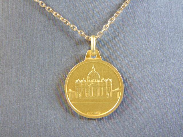 Sterling Silver Pope Joannes Paulus ll Medallion: FOR SALE IS THIS VINTAGE ESTATE STERLING SILVER GOLD TONE NECKLACE & PENDANT OF POPE JOANNES PAULUS ll. THE NECKLACE WEIGHS 6.5g. THE NECKLACE MEASURES 16 3/8" LONG AND THE PENDANT MEASURES 1 1/8" LON