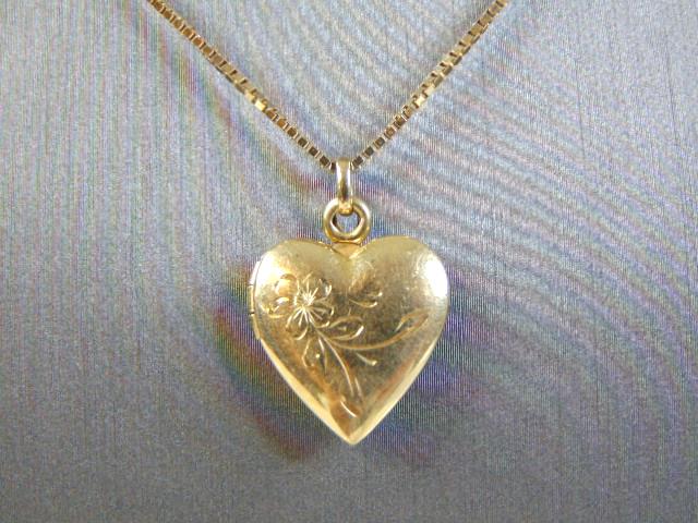 14K Yellow Gold Necklace w/ Heart Pendant Locket (1 of 4)