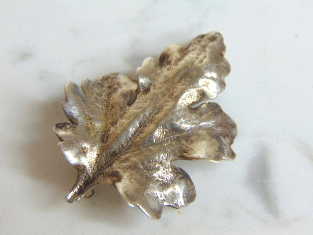 Womens Vintage Estate Sterling Silver Oak Leaf Brooch (1 of 2)