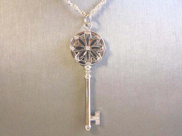 Women's Vintage Sterling Silver Necklace W/ Key Pendant (1 of 3)