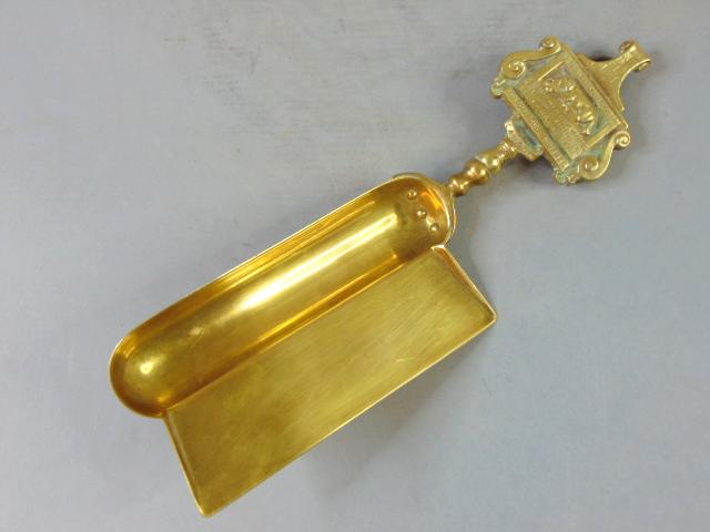 Vintage Brass French Canadian The Golden Dog Crumb Tray: FOR SALE IS THIS VINTAGE ANTIQUE BRASS FRENCH CANADIAN THE GOLDEN DOG CRUMB TRAY. WRITING ON THE TRAY HANDLE IS IN FRENCH BUT LE CHIEN D'OR TRANSLATES TO THE GOLDEN DOG . CRUMB TRAY MEASURES 10 3/4" T