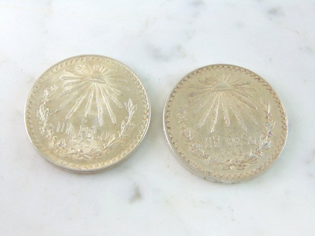LOT OF 2 COLLECTIBLE 1943 MEXICAN SILVER DOLLAR COINS (1 of 2)