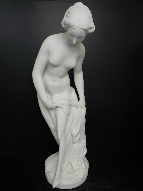 LG VICTORIAN SCULPTURE OF NUDE GREEK GODDESS: FOR AUCTION IS THIS AMAZINGLY DECORATIVE AND HIGH QUALITY VICTORIAN STYLE STATUE OF A NUDE GREEK GODDESS. THE STATUE STANDS 33" TALL BY 10" WIDE, AND SETS ON A 9 1/2" DIAMETER BASE. STATUE IS MADE OF 