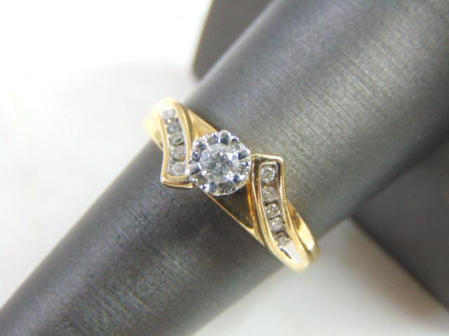 Womens Vintage Estate 10K Yellow Gold Diamond Ring: FOR SALE IS THIS LOVELY VINTAGE 10K YELLOW GOLD DIAMOND RING. THERE ARE ABOUT .30cts OF DIAMONDS. THE TOTAL WEIGHT IS 3.0g, AND IS A SIZE 8.0. ANY QUESTIONS PLEASE DONT HESITATE TO ASK. BE SURE TO CHE