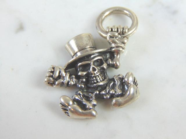Vintage Estate Sterling Silver Gothic Skull Pendant (1 of 2)