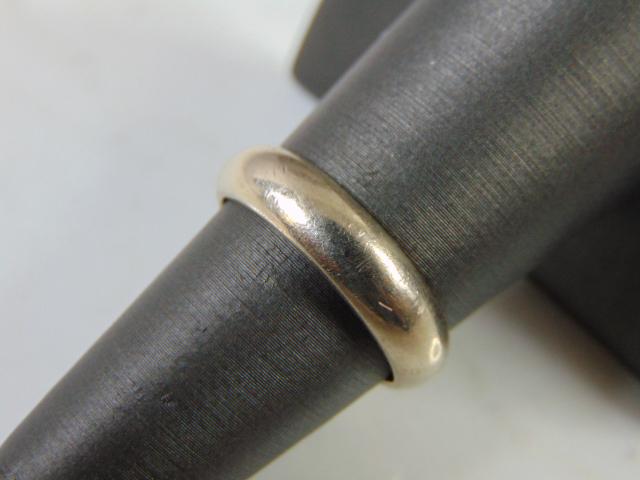 Vintage Estate 14K Yellow Gold Wedding Band Ring: FOR SALE IS THIS ATTRACTIVE VINTAGE 14K YELLOW GOLD BAND WEDDING RING. THE TOTAL WEIGHT IS 5.65g. THE RING SIZE IS A 6.5. ANY QUESTIONS, PLEASE DON'T HESITATE TO ASK. THIS WOULD MAKE A GREAT GIFT FOR