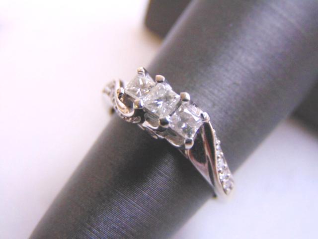 Women's Vintage Estate 14K White Gold Diamond Ring (1 of 4)
