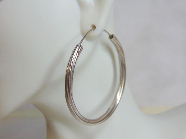 Pr Womens Vintage Estate Sterling Silver Hoop Earrings (1 of 3)
