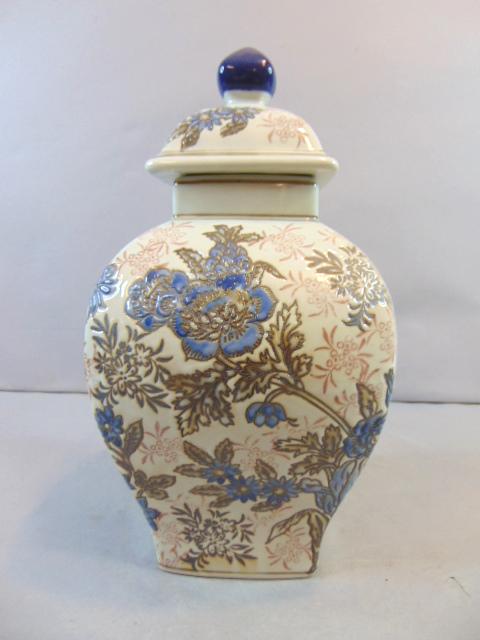 Decorative Chinese Porcelain Floral Temple Jar Urn Vase (1 of 6)