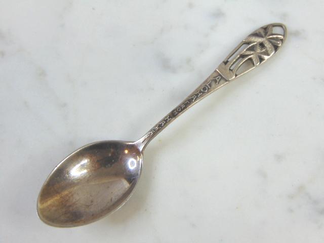 Vintage Antique Sterling Silver Hawaii Collector Spoon: A VINTAGE ANTIQUE COLLECTIBLE STERLING SILVER HAWAII COLLECTOR SPOON THAT HAS THE BATES & KLINKE MARK ON THE BACK. THE SPOON MEASURES 3 1/2" LONG, AND WEIGHS 6.7g. ANY QUESTIONS PLEASE DO NOT HESITATE