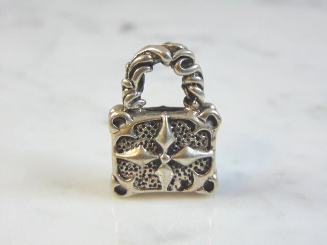 Vintage Estate Sterling Silver Goth Style Lock Pendant: FOR SALE IS THIS LOVELY VINTAGE ESTATE STERLING SILVER GOTH STYLE LOCK PENDANT. PENDANT WEIGHS 14.8g AND MEASURES 1" BY 5/8". THIS MAKES A GREAT GIFT FOR THAT SPECIAL SOMEONE. ANY QUESTIONS PLEASE DO 