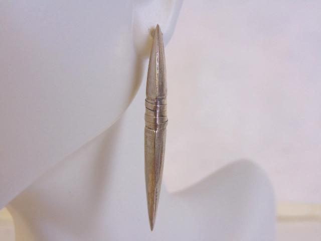 Womens Vintage Sterling Silver Modernist Earrings: FOR SALE IS PAIR OF STERLING SILVER MODERNIST EARRINGS THAT WEIGH 7.6g, AND MEASURE 1 7/8" LONG BY 1/2" WIDE. ONE EARRING HAS A SMALL DING NEAR THE TOP AS SEEN IN PICTURES, WOULD BE BUYING AS IS. MAKE