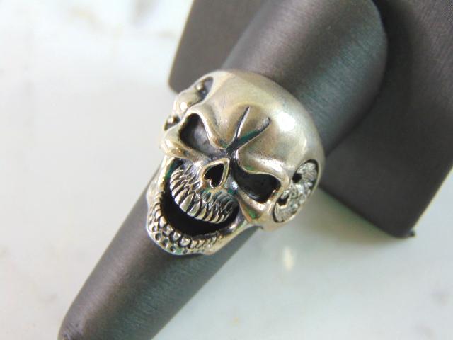 Mens Vintage Estate Sterling Silver Skull Ring (1 of 5)