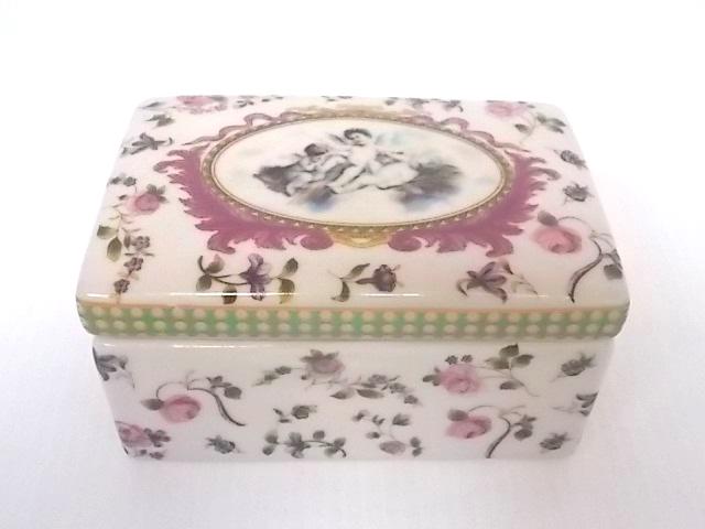 DECORATIVE VICTORIAN ART NOUVEAU PORCELAIN VANITY BOX: FOR SALE IS THIS NICE DECORATIVE VICTORIAN OR ART NOUVEAU STYLE PORCELAIN VANITY BOX WITH FLORAL DECORATION AND CHERUBS. BOX MEASURES 3" TALL BY 5 3/4" LONG BY 3 3/4" WIDE. SHIPPING AND HANDLING IS $2