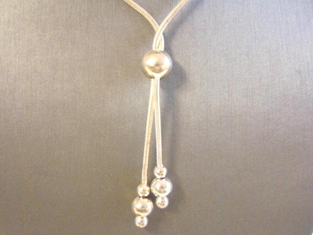 Womens Vintage Sterling Silver Italian Tassel Necklace: FOR SALE IS THIS LOVELY VINTAGE ESTATE .925 STERLING SILVER ITALIAN TASSEL NECKLACE. THE NECKLACE MEASURES ABOUT 28 1/8" LONG , AND WEIGHS 29g. WOULD MAKE A GREAT GIFT FOR THAT SPECIAL SOMEONE. ANY QU
