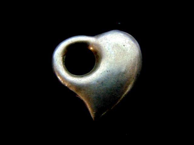 Women's Vintage Estate Sterling Silver Heart Pendant: FOR SALE IS THIS LOVELY VINTAGE STERLING SILVER OPEN HEART PENDANT. THE TOTAL WEIGHT IS 1.7g. THE PENDANT MEASURES 1/2" WIDE BY 3/4" LONG. PENDANT IS HOLLOW AND IS UNMARKED. IT HAS HOWEVER BEEN TESTED
