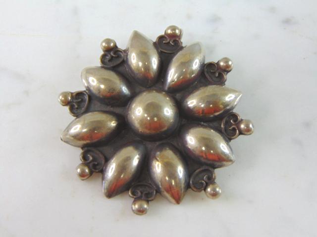 Womens Vintage Estate Sterling Silver Flower Pendant (1 of 2)