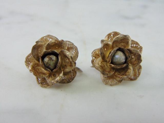 Womens Vintage Estate Sterling Silver Flower Earrings (1 of 2)