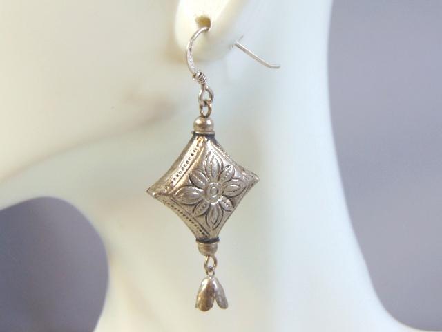 Womens Vintage Sterling Silver Flower Dangle Earrings (1 of 3)