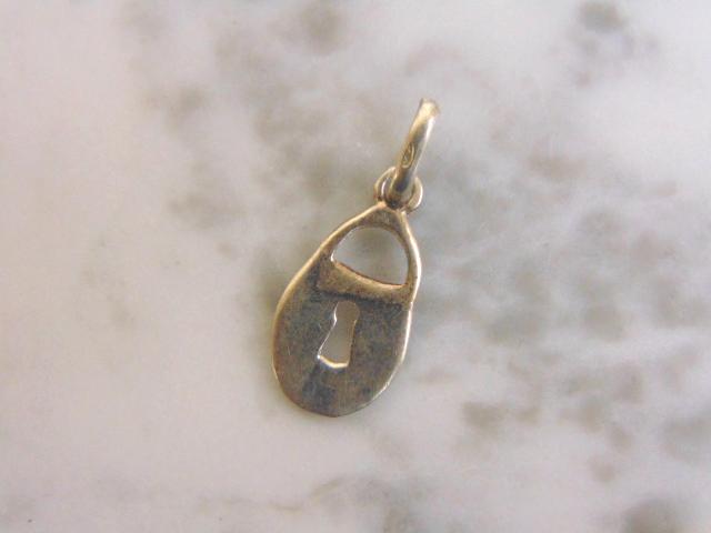 Womens Vintage Estate Sterling Silver Lock Pendant (1 of 2)