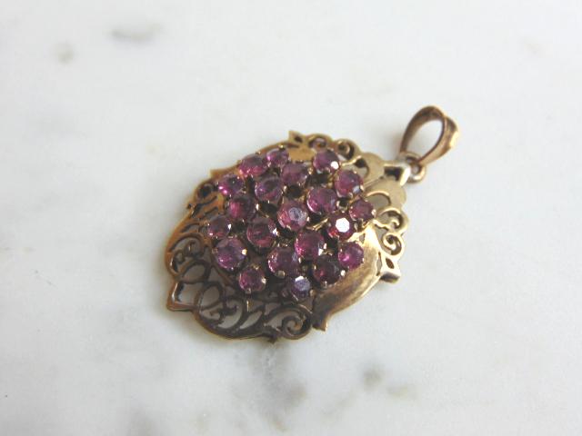 Vintage Estate 14k Yellow Gold Pendant w/ Rhodolite: FOR SALE IS A LOVELY VINTAGE ESTATE 14K YELLOW GOLD PENDANT WITH RHODOLITE STONES. PENDANT MEASURES 1 3/8" LONG BY 3/4" WIDE, AND WEIGHS 2.9g. SHIPPING AND HANDLING IS $8 WITHIN THE CONTINENTAL U.S.,