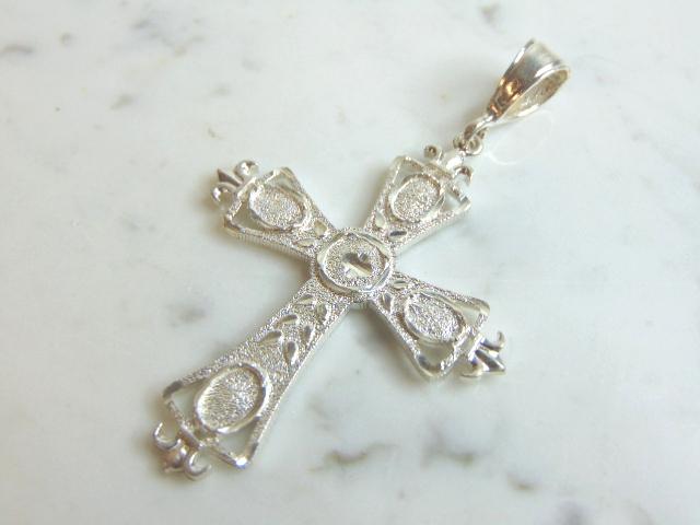 STERLING SILVER RELIGIOUS CROSS PENDANT (1 of 2)