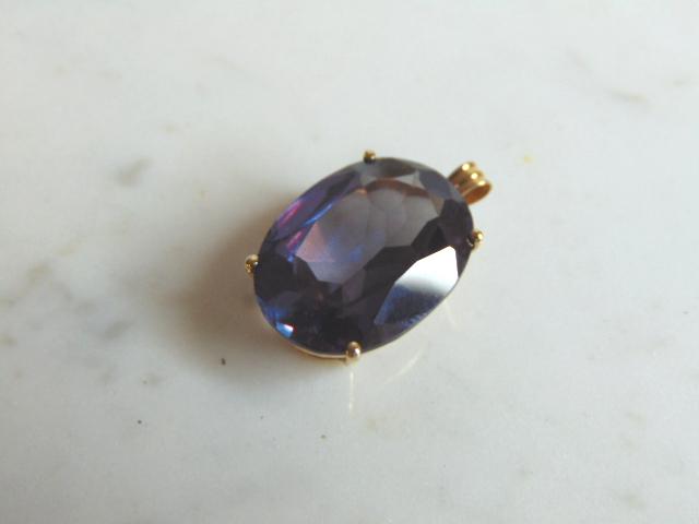 WOMENS VINTAGE 10K GOLD AMETHYST PENDANT (1 of 2)