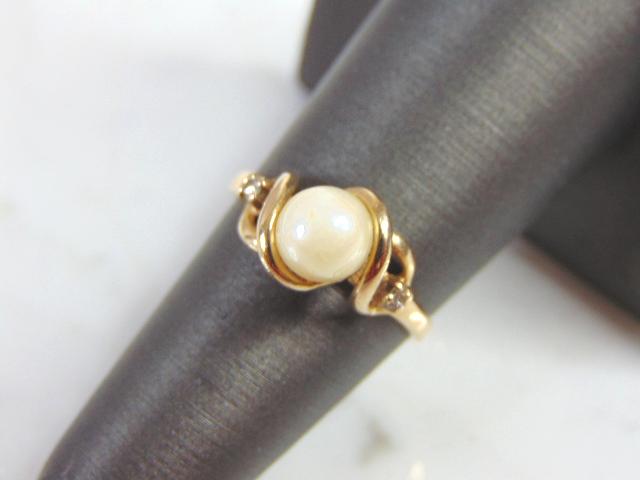 Women's Vintage Estate 14K Gold Ring w/ Pearl & Diamond (1 of 4)