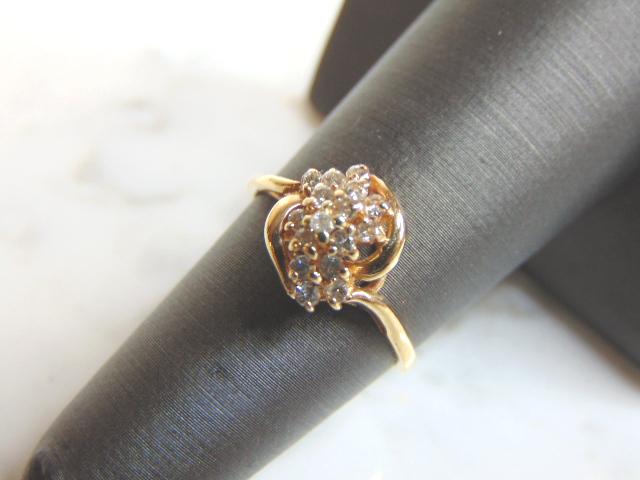 Womens Vintage 14K Yellow Gold & Diamond Cluster Ring (1 of 4)