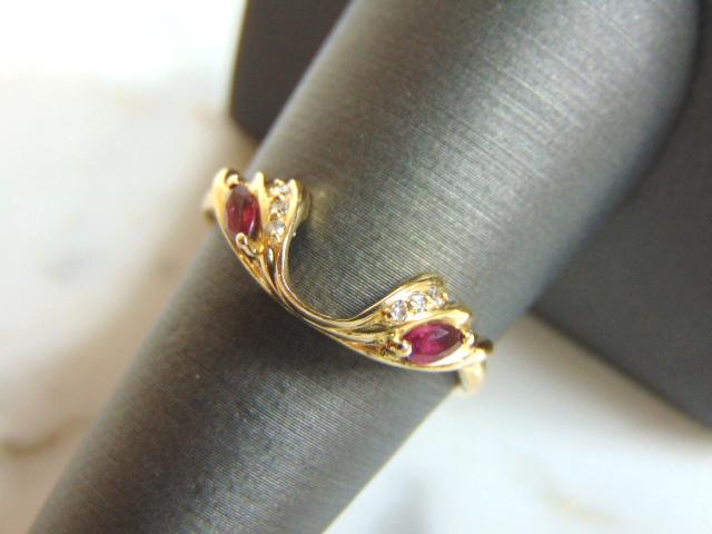 Womens Vintage 14K Yellow Gold Garnet & Diamond Ring (1 of 5)