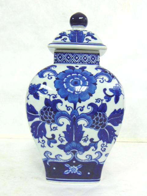 Decorative Chinese Porcelain Floral  Jar Vase Urn (1 of 3)