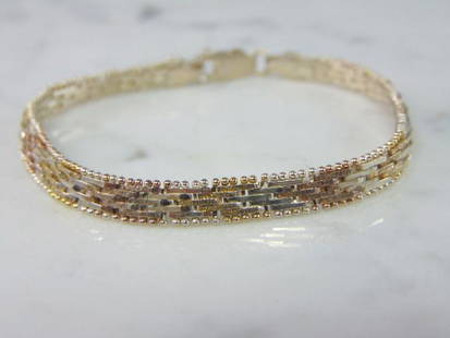 Womens Vintage Estate Sterling Silver Italian Bracelet: FOR SALE IS A LOVELY WOMENS VINTAGE ESTATE STERLING SILVER ITALIAN BRACELET. BRACELET MEASURES 7 1/4" LONG BY 1/4" WIDE AND WEIGHS 11.3g. THIS WOULD MAKE A LOVELY GIFT FOR THAT SOMEONE SPECIAL. 