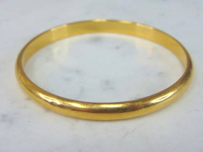 Womens Vintage Estate 21k Yellow Gold Bangle Bracelet: A WOMENS 21k YELLOW GOLD BANGLE BRACELET THAT WEIGHS 11g AND MEASURES 7 3/4" FOR THE INNER CIRCUMFERENCE, BY 1/4" WIDE. ANY OTHER QUESTIONS PLEASE ASK. BE SURE TO CHECK OUT SOME OF MY OTHER GREAT