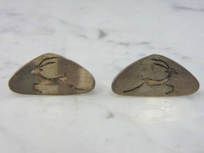 Mens Vintage Estate Sterling Silver Deer Cufflinks: FOR SALE IS THIS MEN'S VINTAGE ESTATE .950 STERLING SILVER DEER CUFFLINKS. THE CUFFLINKS WEIGH 16.1g. THE FACE OF THE CUFFLINKS MEASURES 1 5/8" LONG BY 3/4" WIDE. ANY QUESTIONS PLEASE DO NOT