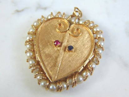 Womens Vintage Estate 14k Yellow Gold Heart Locket: FOR SALE IS THIS LOVELY VINTAGE 14K YELLOW GOLD HEART LOCKET. THE TOTAL WEIGHT IS 26.5g. THE LOCKET MEASURES 2 1/4" LONG BY 1 5/8" WIDE. MAKES A GREAT GIFT FOR THAT SOMEONE SPECIAL. IF ANY