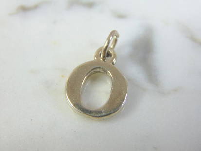 Womens Vintage Estate Sterling Silver "O" Charm: FOR SALE IS THIS VINTAGE ESTATE STERLING SILVER LETTER O CHARM. CHARM WEIGHS 1.9g AND MEASURES 3/4" LONG BY 1/2" WIDE. MAKES A GREAT GIFT FOR THAT SOMEONE SPECIAL. IF ANY QUESTIONS, PLEASE ASK.