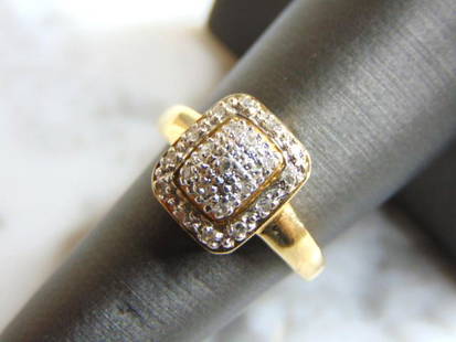 Womens Vintage 10K Yellow Gold & Diamond Cluster Ring: FOR SALE IS THIS LOVELY VINTAGE 10K YELLOW GOLD RING WITH A TOTAL OF ABOUT .63cts OF DIAMONDS. THE TOTAL WEIGHT IS 3.1g, AND IS A SIZE 6.5. THE FACE MEASURES 3/8" BY 1/2". RING IS MARKED 10k ON