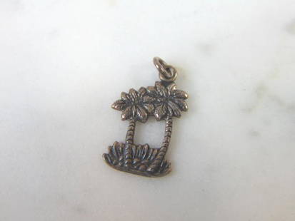 Womens Vintage Estate Sterling Silver Palm Tree Charm: FOR SALE IS THIS WOMENS VINTAGE ESTATE .925 STERLING SILVER PALM TREE CHARM. CHARM WEIGHS .7g AND CHARM MEASURES 3/4" LONG BY 3/8" WIDE. MAKES A GREAT GIFT FOR THAT SOMEONE SPECIAL. IF ANY