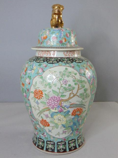 Beautiful Vintage Hand Painted Chinese Floral Temple Jar: A BEAUTIFUL VINTAGE HAND PAINTED CHINESE ROSE MEDALLION PORCELAIN TEMPLE JAR THAT MEASURES ABOUT 27" TALL BY ABOUT 14" AT ITS WIDEST POINT. ANY QUESTIONS PLEASE DO NOT HESITATE TO ASK. BE SURE TO CHEC