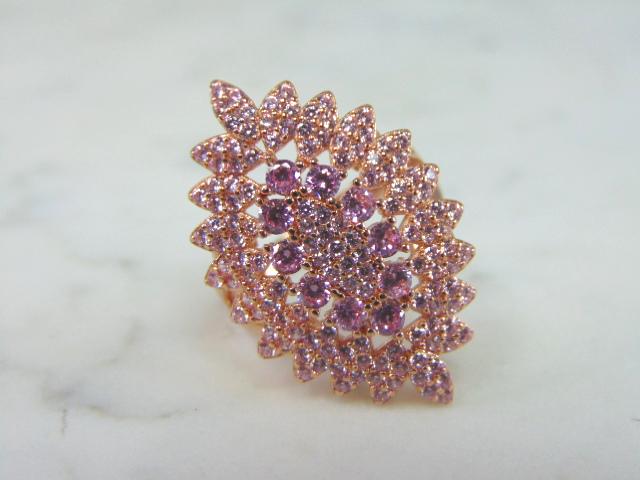 Womens Vintage Estate Sterling Silver Rose Quartz Ring: FOR SALE IS THIS WONDERFUL WOMENS VINTAGE ESTATE STERLING SILVER ROSE QUARTZ RING. NOT SURE IF STONE IS NATURAL OR MAN MADE. THE RING WEIGHS 2.2g, AND IS A SIZE 7. ANY QUESTIONS PLEASE DO NOT HESITATE