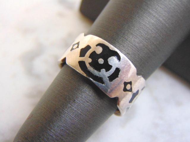 Vintage Estate Sterling Silver Band Ring (1 of 4)