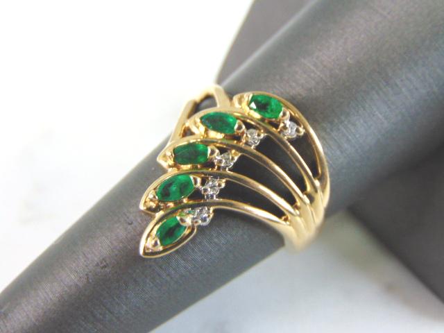 Womens Vintage 10K Yellow Gold Diamond & Emerald Ring (1 of 4)