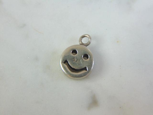 Womens Vintage Estate Sterling Silver Smiley Face Charm: FOR SALE IS A VINTAGE ESTATE WOMEN'S STERLING SILVER SMILEY FACE CHARM . CHARM MEASURES 1/2" LONG BY 3/8" WIDE AND WEIGHS .9g. MAKES A GREAT GIFT FOR THAT SOMEONE SPECIAL. IF ANY QUESTIONS, PLEASE ASK