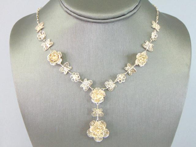 Womens Vintage Estate Sterling Silver Flower Necklace (1 of 4)