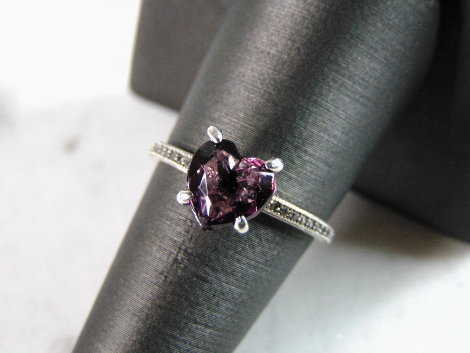 Womens Vintage Estate Sterling Silver Amethyst Ring (1 of 5)