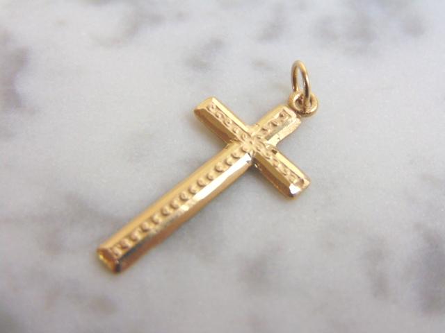 Vintage Estate 14K Yellow Gold Religious Cross Pendant: FOR SALE IS THIS VINTAGE ESTATE 14K YELLOW GOLD RELIGIOUS CROSS PENDANT. THE PENDANT WEIGHS 1.4g AND MEASURES 1 1/4" LONG BY 1/2" WIDE. MAKES A GREAT GIFT FOR THAT SOMEONE SPECIAL. IF ANY QUESTIONS, P