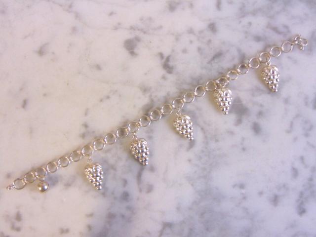 Womens Vintage Estate Sterling Silver Charm Bracelet (1 of 3)